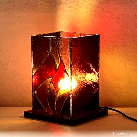Lampe table vitrail luminaire deco rouge feu formation cours stage decouverte paris versailles yvelines essonne hauts-de-seine ile-de-france 78 91 92 75